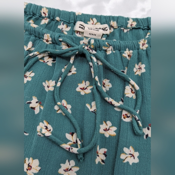 Billabong Women's US Medium Mint Green Floral Front Tie Cropped Blouse Top - Picture 4 of 12